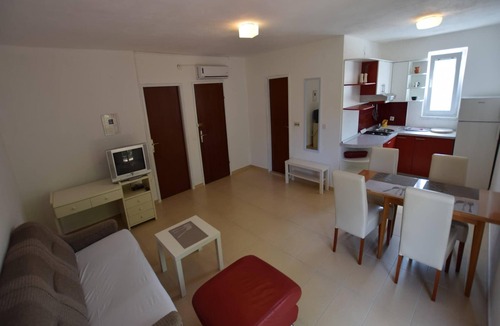Pag Apartment | Spacious apartment with terrace
