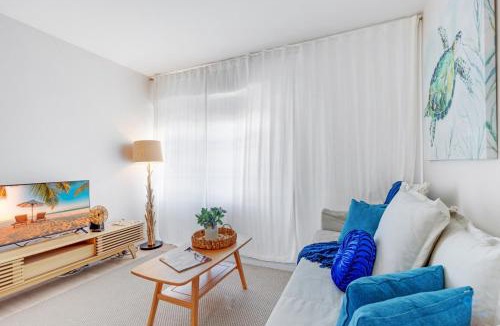 North Beach Apartment | Spacious Apt 2 Blocks to Beach and Collins Park