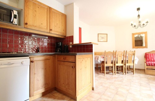 Val Cenis Apartment | Spacious Apt for 6 at slopeside with Parking & WIFI