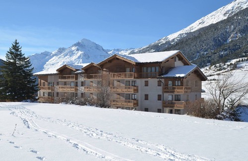 Val Cenis Apartment | Spacious Apt for 6 at slopeside with Parking & WIFI