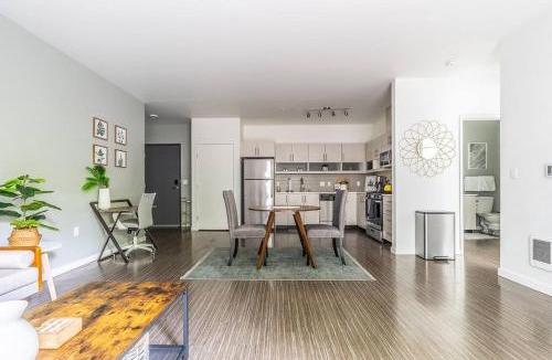 Minor Apartment | Spacious Apt | Free Parking | Rooftop views | Gym