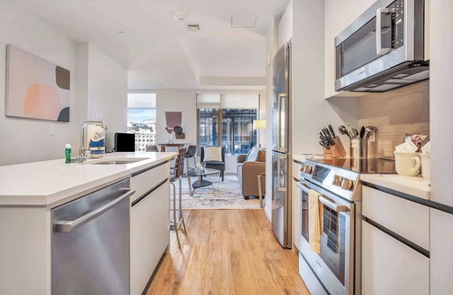Seaport District Apartment | Spacious Apt Full Kitchen In Seaport