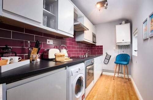 Castle Donington Apartment | Spacious Apt; Free Gym & Pool Access EMA 6 Mins