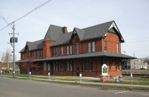 Sayre Apartment | Spacious Apt near Guthrie/Packer