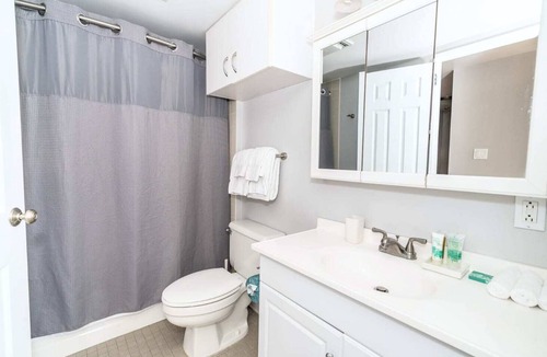 Downtown Apartment | Spacious Apt Near Shops and Restaurants