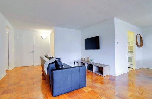 Crystal City Apartment | Spacious Apt W Great Spaces & Facilities