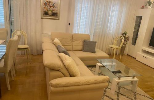 Duce Apartment | Spacious apt w pool and sea view 2 min to beach