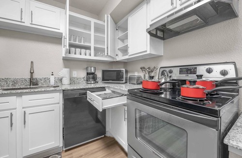 Pleasant Valley Apartment | Spacious apt w/pool, hot tub & gym