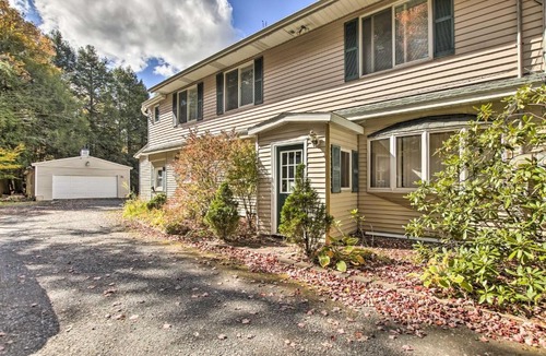 Windham Apartment | Spacious Apt with Yard 3 Mi to Windham Mountain