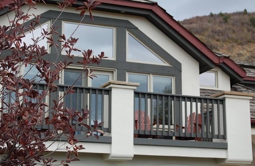 Edwards House | Spacious Arrowhead Home/AC/Two Decks/Panoramic Sunset Views