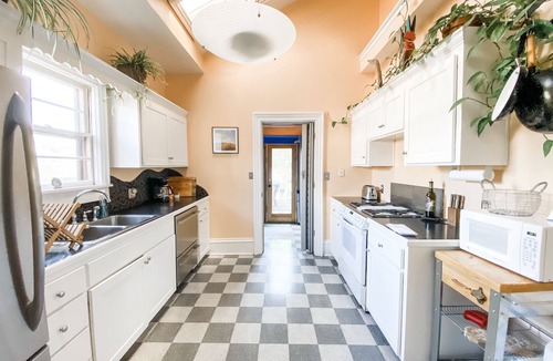 East Lawrence House | Spacious, Artsy, Historic Downtown Home