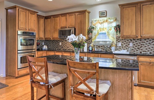 Fairburn House | Spacious Atlanta Home with Lake Access & Deck!