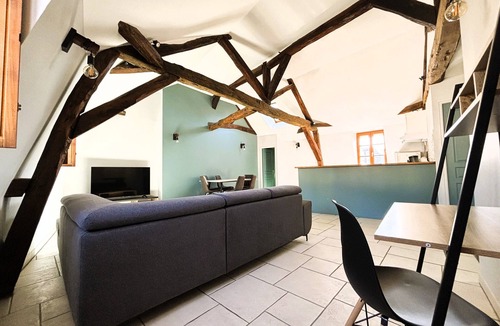 Bourges Apartment | Spacious Attic Apartment