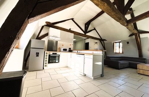 Bourges Apartment | Spacious Attic Apartment
