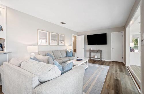 Dauphin Island House | Spacious Audubon Home in Colony Cove w Water Views