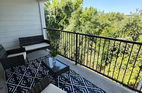Pleasant Valley Apartment | Spacious Austin 3BR Home · Workspace · Sleeps 12 · 10min to UT