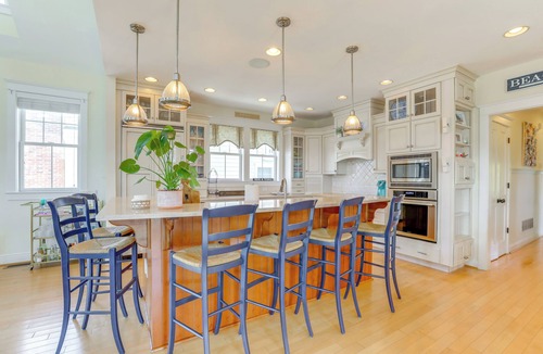 Avalon House | Spacious Avalon Beach House - 2 Blocks to Water!