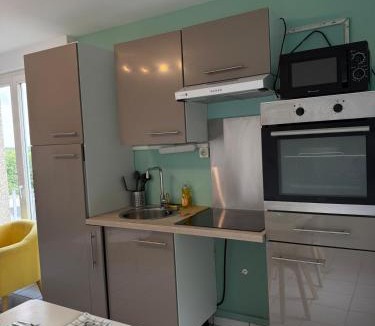 Herouville-Saint-Clair Apartment | Spacious, bright 4 bedroom, 80 m2