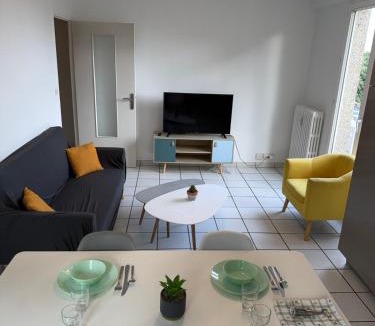 Herouville-Saint-Clair Apartment | Spacious, bright 4 bedroom, 80 m2