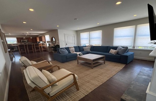 Beach Haven Gardens House | Spacious bay block 6 bedroom 4 bath home in Beach Haven Gardens