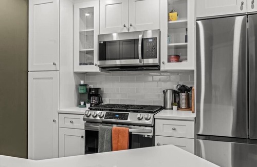 Newtown Apartment | Spacious | Balcony | Central | Hosted By StayRafa