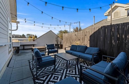 Newtown Apartment | Spacious | Balcony | Central | Hosted By StayRafa