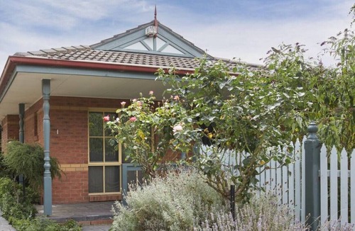 Balwyn Villa | Spacious Balwyn Villa in Great Location