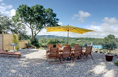 Pampelonne House | Spacious barn with shared pool in peaceful hamlet location