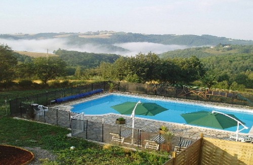 Pampelonne House | Spacious barn with shared pool in peaceful hamlet location