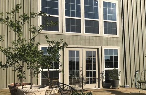 McLennan County House | Spacious Barndominium with Wifi, Hot Tub