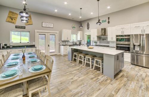 Omaha House | Spacious Barndominium Near Branson w/Game Rooms