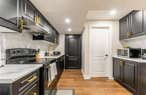 Central Erin Mills House | Spacious Basement in Mississauga