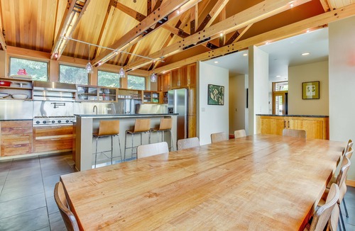 Anacortes House | Spacious bayfront home w/sauna, patio, views, & easy beach access