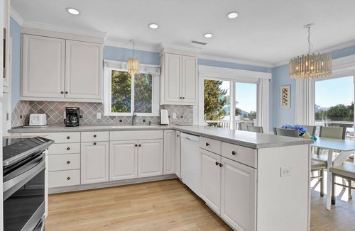Shell Island House | Spacious Beach House – Elevator, Decks & Easy Beach Access