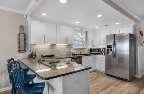 Sunnyside House | Spacious Beachfront Home - Great for Families