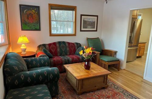 Malletts Bay House | Spacious Beach Cabin w/Lake Access | 4BR