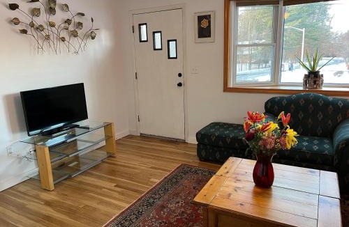 Malletts Bay House | Spacious Beach Cabin w/Lake Access | 4BR