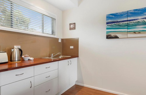 Vincentia House | Spacious Beach House - VINCENTIA