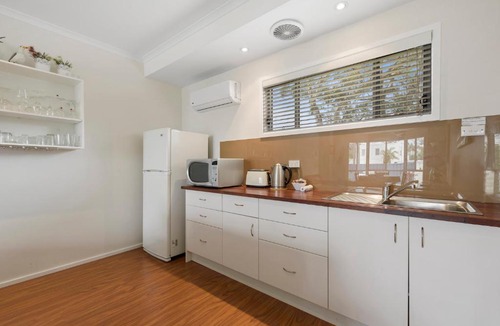 Vincentia House | Spacious Beach House - VINCENTIA