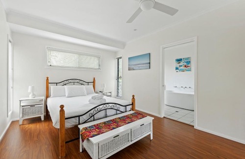 Vincentia House | Spacious Beach House - VINCENTIA