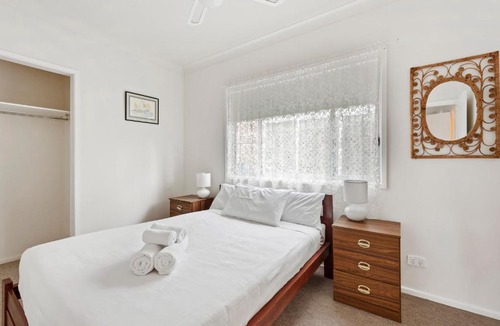 Vincentia House | Spacious Beach House - VINCENTIA