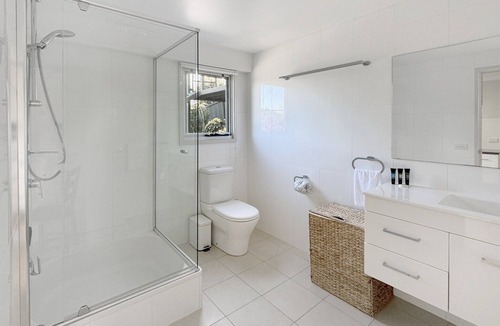 Surf Beach Apartment | Spacious Beach Studio With Alfresco Dining