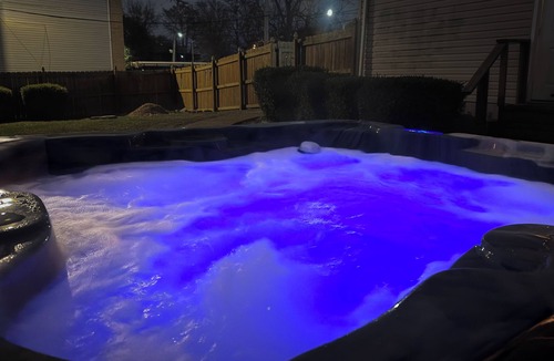 The Gate House | Spacious Beautiful 3BR ☆ Hot Tub ☆ Near Downtown
