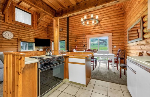 Scofield Cabin | Spacious Beautiful Log Cabin Accessible Year Round