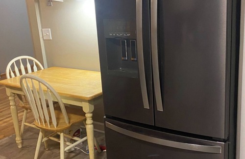 Southeast Omaha Apartment | Spacious Beautiful Omaha Retreat - 2BR/1BA Apartment with All-Inclusive
