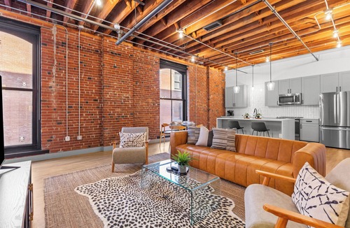 Downtown St. Louis Apartment | Spacious Bedroom Loft Walk to Arch + Convention Center + Gated Parking