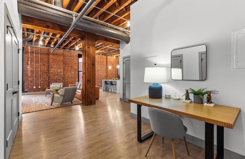 Downtown St. Louis Apartment | Spacious Bedroom Loft Walk to Arch + Convention Center + Gated Parking