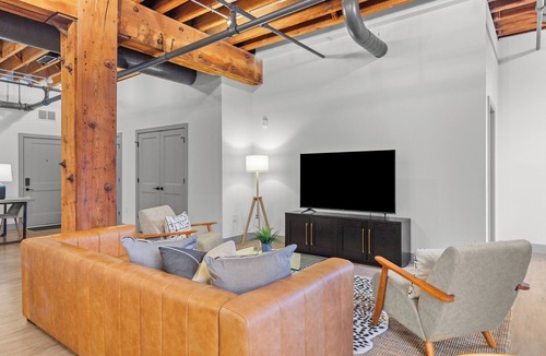 Downtown St. Louis Apartment | Spacious Bedroom Loft Walk to Arch + Convention Center + Gated Parking