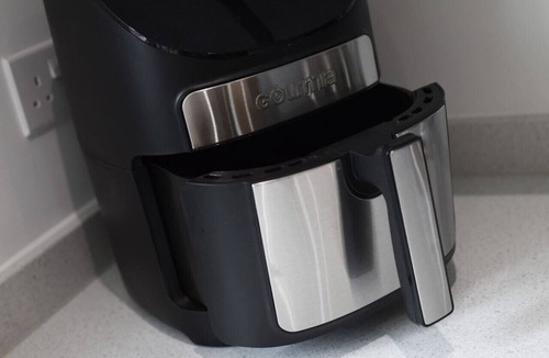 West End House | Spacious Bedroom with En-Suite | Contractor Friendly