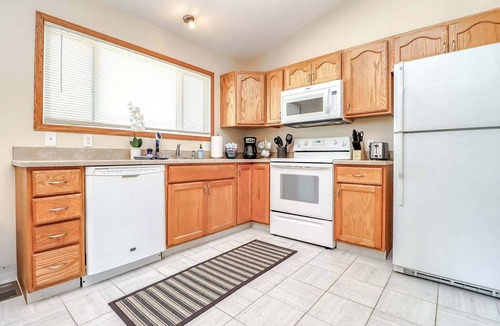 Lincoln Condo | Spacious Bedrooms 4bd 2b 9 guests BBQ Grill